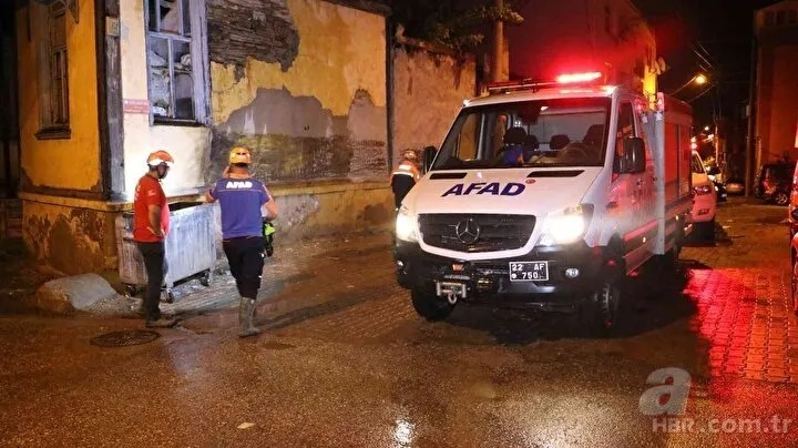 Edirne’yi yaz ortasında sel vurdu: Evlerini su basan yaşlı adam ve kızı gözyaşlarına boğuldu! Edirne Belediyesine isyan ettiler