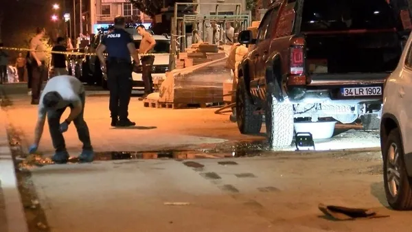 Küçükçekmece'de park halindeki kamyonet kurşunlandı - 1