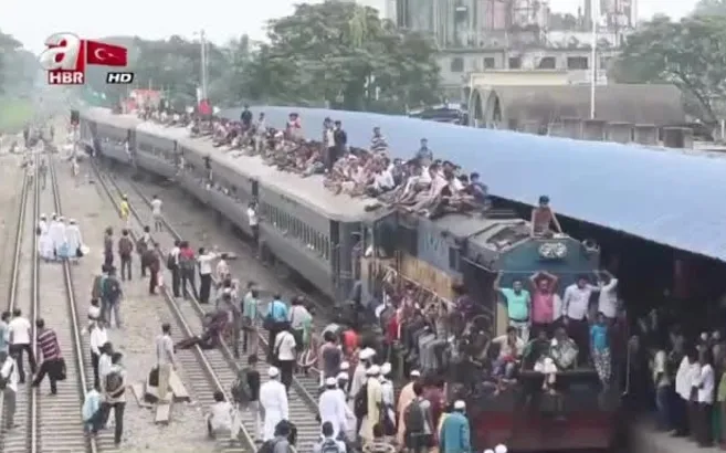 Bangladeş'te tehlikeli yolculuk