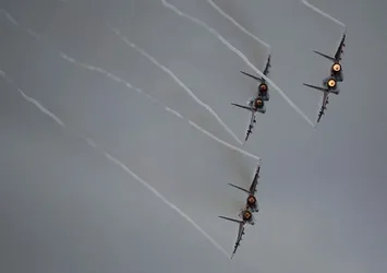 Rus uçakları Ermenistan'da tatbikat yapıyor