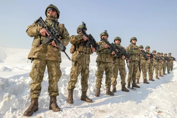 Son dakika: Yunanistan ve Rum Yönetimi'ne sert tepki! Mehmetçik'ten PKK'ya ağır darbe - 7