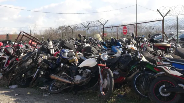 Kocaeli’nde Yediemin Otoparkı motosiklet mezarlığına döndü! 12 senedir bekliyorlar