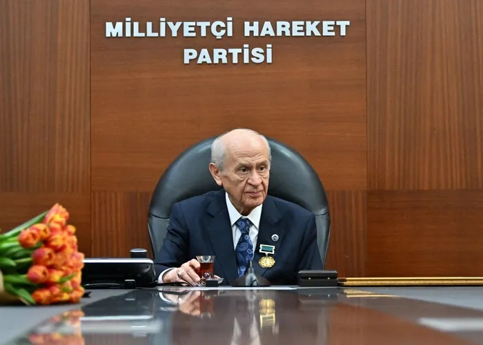 mhp-genel-baskani-bahceliye-ahmed-cevad-onur-madalyasi-verildi-1714835019223.jpeg MHP Genel Başkanı Bahçeli'ye "Ahmed Cevad Onur Madalyası" verildi - 3