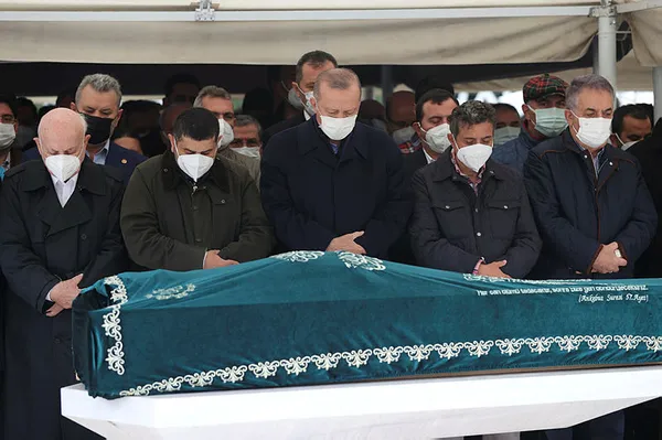 ahmet-gur-kimdir-is-insani-ahmet-gur-olum-sebebi-nedir-1633871667240.jpg Ahmet Gür kimdir? İş insanı Ahmet Gür ölüm sebebi nedir? - 2