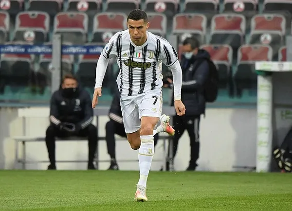 juventusun-yildizi-cristiano-ronaldo-cagliari-karsisinda-hat-trick-yapti-1615751888178.jpeg Cristiano Ronaldo, Cagliari karşısında hat-trick yaptı! - 2