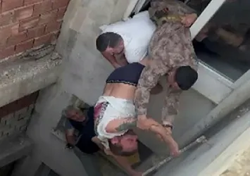 İzmir'de nefes kesen anlar! Cezaevi firarisi eşini ve çocuklarını rehin aldı! Nefes kesen operasyon