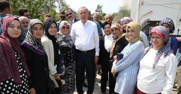 Başkan Erdoğan cuma namazı çıkışı vatandaşlarla hatıra fotoğrafı çektirdi
