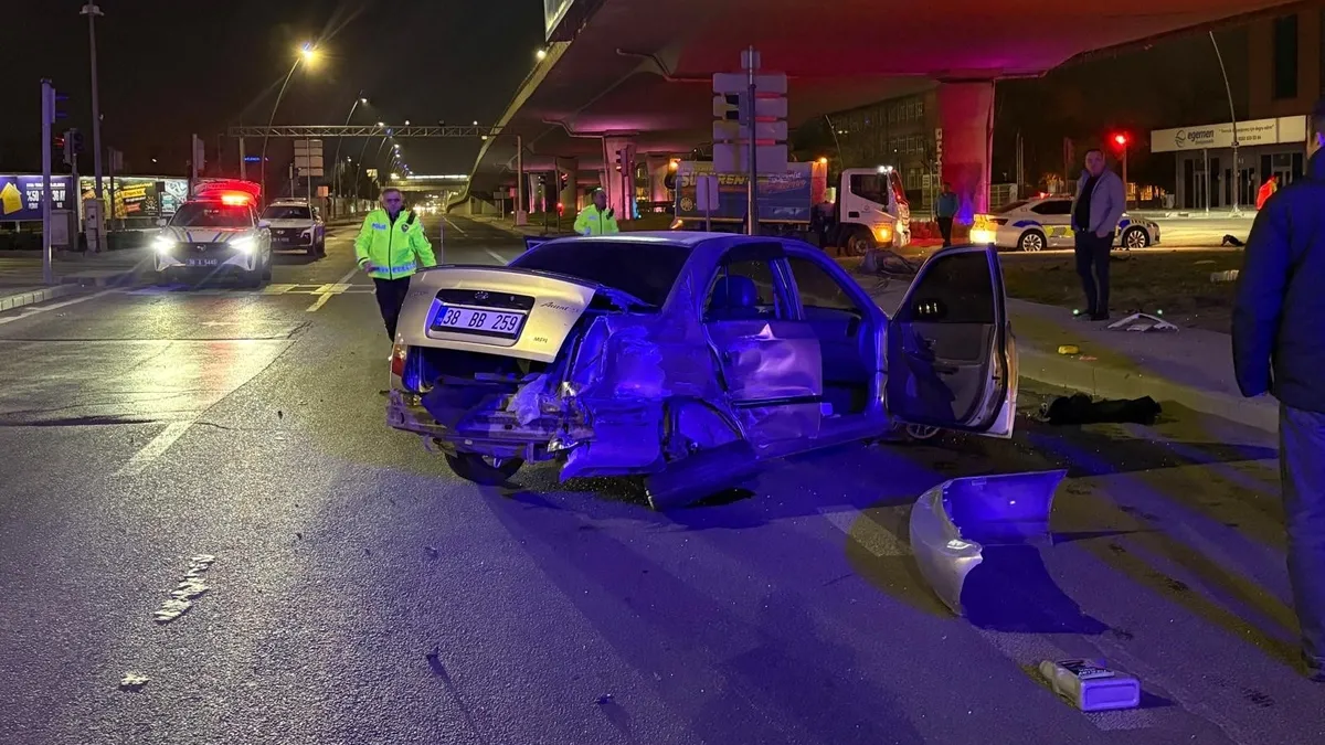 Kaza yapan sürücünün yakını sinir krizi geçirdi