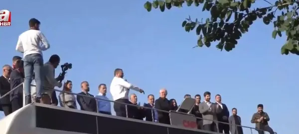 CHP’li Ali Mahir Başarır memleketi Mersin’de protesto edildi: Hainsin zıp zıp Mahir