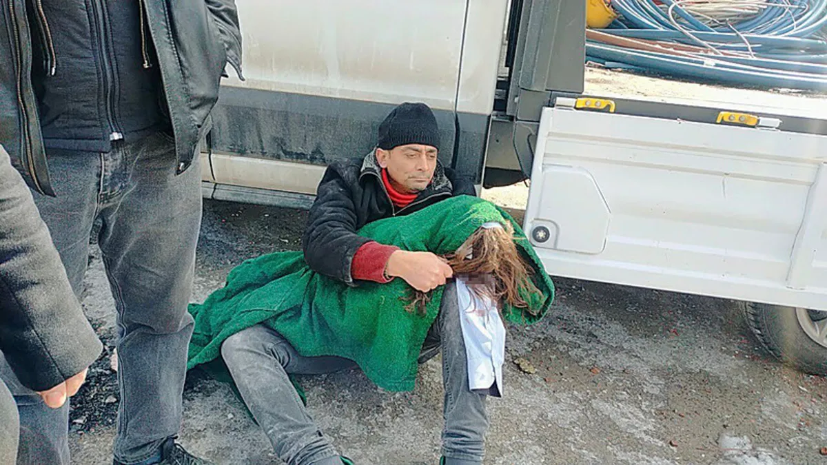 Kahramanmaraş'ın acı günü bir babanın yürek yakan vedası