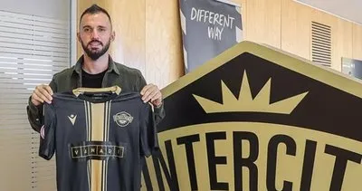 Galatasaray'ın eski yıldızı Emre Çolak 31 yaşında futbolu bıraktı