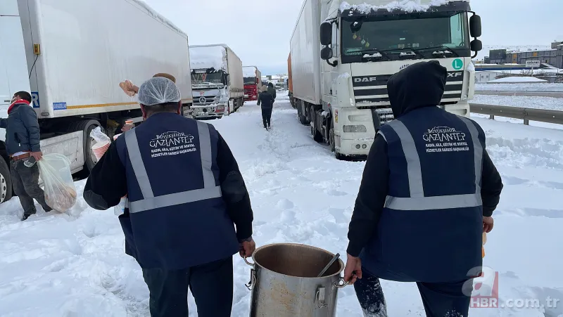 Gaziantep'te son durum nasıl? Yol temizleme çalışmalarından yeni görüntüler 24