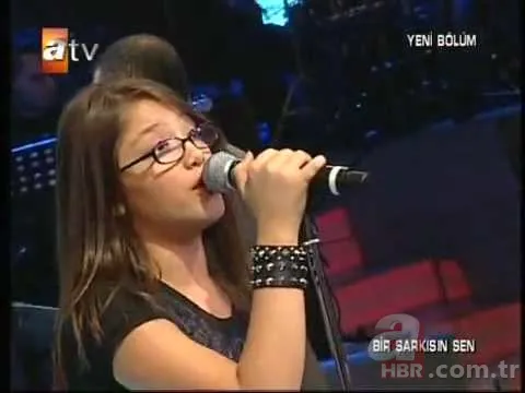 'Bir Şarkısın Sen'in minik Şebnem'i son haliyle şaşırttı! 27 yaşındaki Şebnem Keskin artık sahnelerden inmiyor! "Bu nasıl güzellik" 4