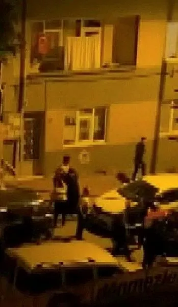 1683637698782.jpeg Yol verme kavgasında akılalmaz olay! Aracı üzerine sürdü! Yer: Bayrampaşa - 1