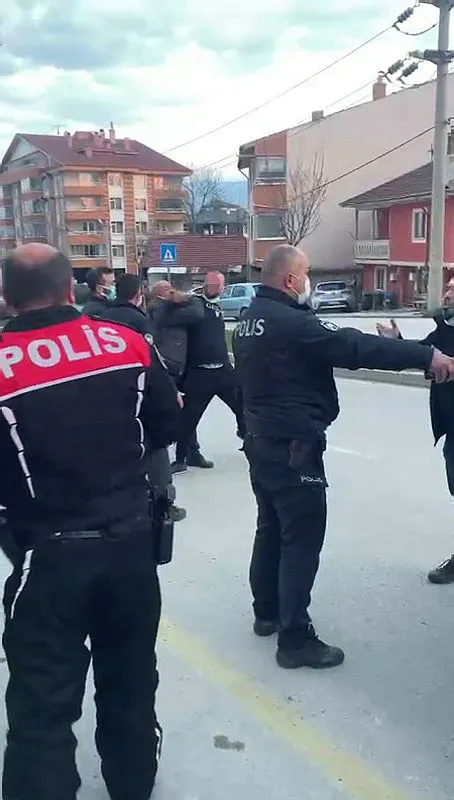 1617487941472.jpg Sizi Irak'a Suriye'ye gönderirim diyen kişiye polisten efsane yanıt! Polisi tehdit eden iki kişi de gözaltına alındı - 2