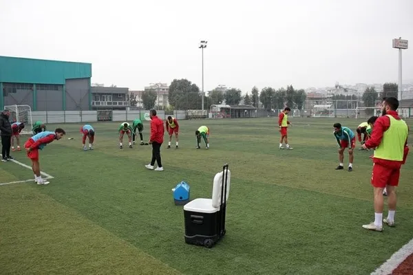Son dakika: İzmir temsilcisi Karşıyaka’da Covid-19 şoku - 1