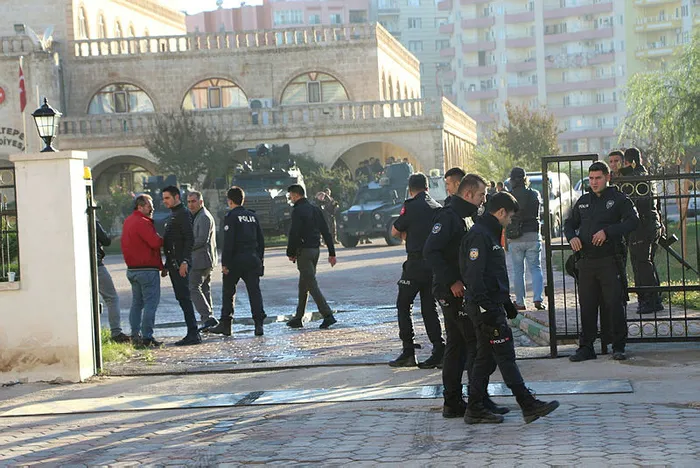 Mardin’in HDP’li Kızıltepe İlçe Belediyesine Kaymakam Hüseyin Çam kayyum olarak atandı