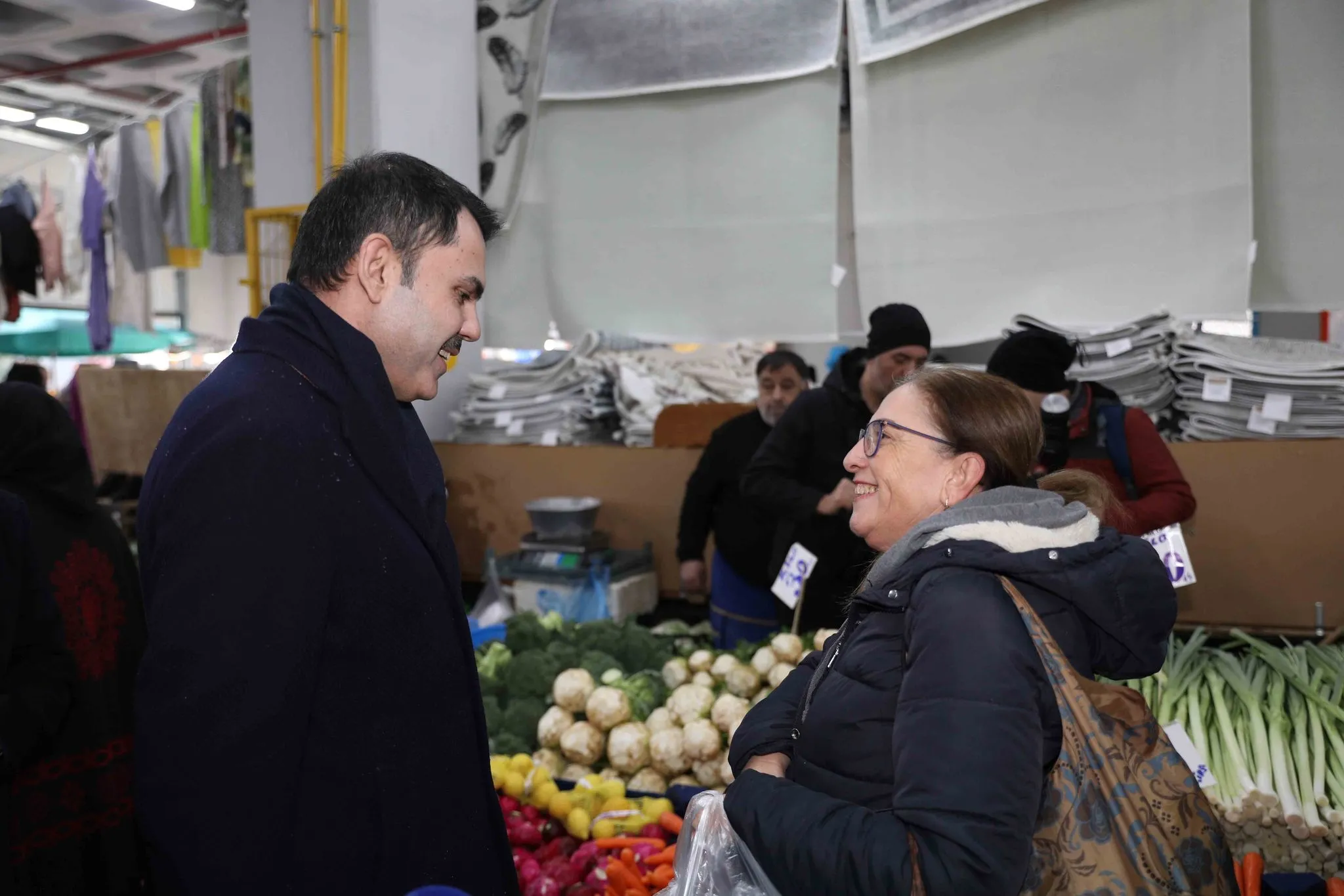 Cumhur İttifakı İBB adayı Murat Kurum pazarcı esnafı ve vatandaşlarla bir araya geldi! "İstanbul’da 200 yeni pazar açacağız"