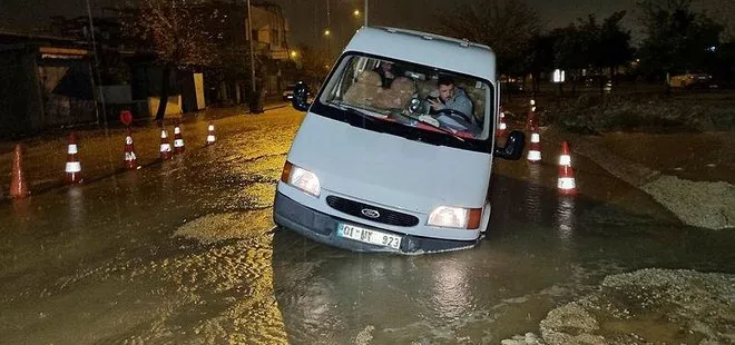 Adana’da minibüs su dolu çukura düştü!