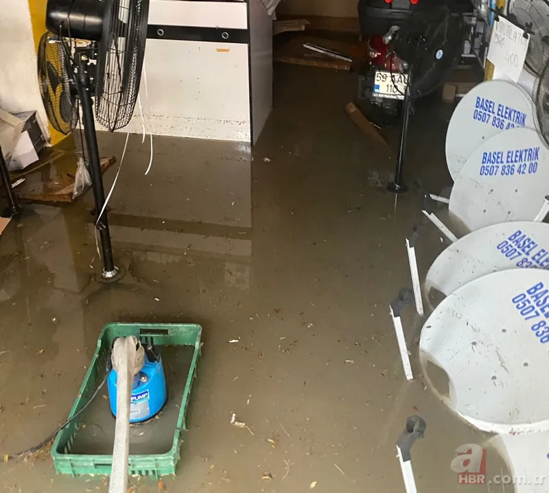 Marmara'yı sağanak vurdu! Araçlar mahsur kaldı dükkanları su bastı | Korkunç görüntüler geliyor 24