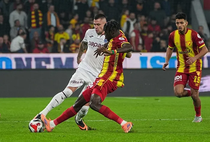 firtina-deplasmanda-dolu-dizgin-trabzonspor-goztepeyi-maglup-etti-1765134988951.jpeg Fotoğraf (AA)