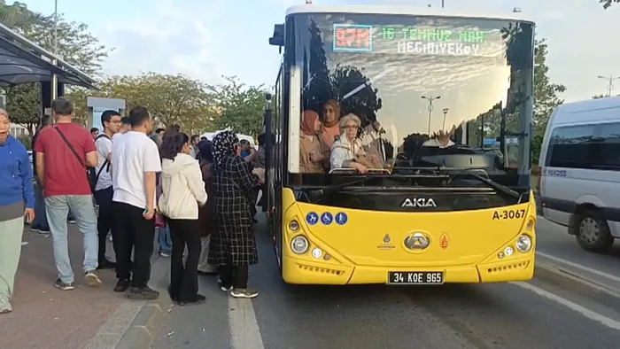 Halk otobüsleri kontak kapattı vatandaşlar duraklarda bekledi (AHABER)
