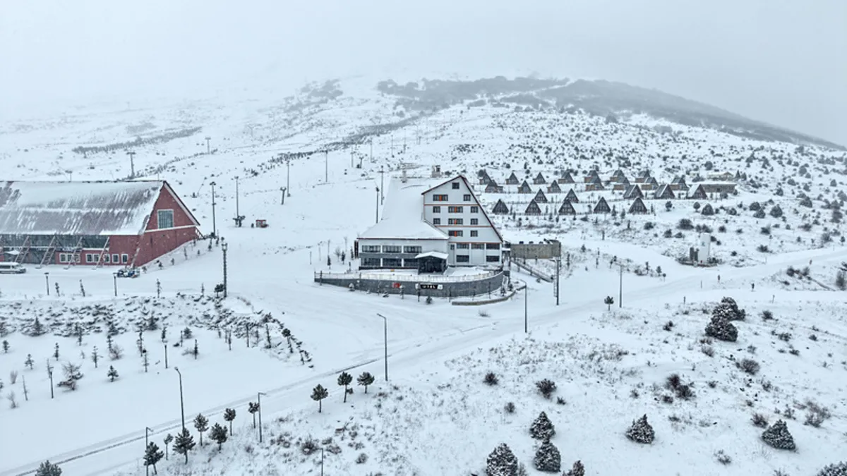 Sivas'ta kar yağışı! Yıldız Dağı beyaza büründü