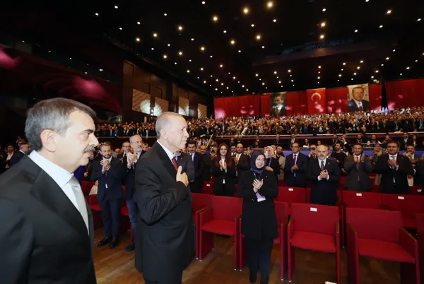 Başkan Recep Tayyip Erdoğan tarih vererek müjdeyi duyurdu: Çalışan emekliye 5 bin TL ikramiye...