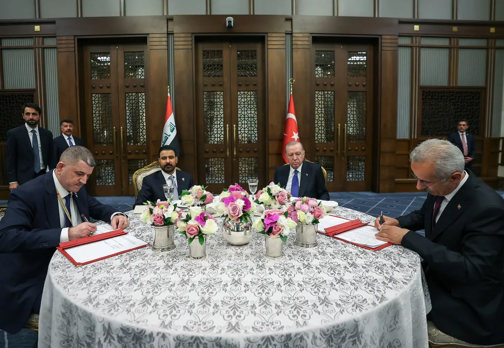 bakan-uraloglu-kalkinma-yolunda-tarihi-imzanin-perde-arkasini-a-haberde-anlatti-baskan-erdogan-krize-noktayi-b-1785784813984.jpg Bakan Uraloğlu, Kalkınma Yolu mutabakatının perde arkasını A Haber'de anlattı! Başkan Erdoğan sürece böyle yön verdi - 4