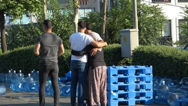 denizlide-lastigi-patlayan-tir-refuje-devrildi-denizli-izmir-karayolu-6-saat-trafige-kapatildi-1657094126366.jpg Denizli’de lastiği patlayan tır refüje devrildi! Denizli-İzmir karayolu 6 saat trafiğe kapatıldı - 2
