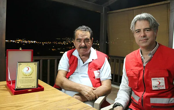 İbrahim Tatlıses'ten çocukluğunda yemeğini yediği Kızılay'a kurban bağışı - 2