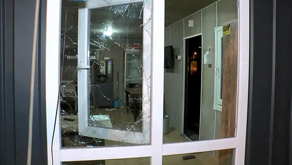 kilicla-taksi-duraginda-dehset-sacan-alkollu-saldirgan-yaralandi-1609038102158.jpg Son dakika: İstanbul'da alkollü saldırgan kılıçla taksi durağına saldırdı - 3