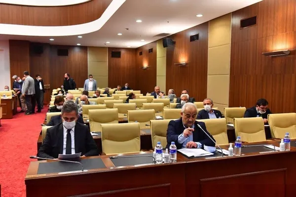mansur-yavasin-maskesi-dustu-1623510614488.jpg Mansur Yavaş'ın suya yaptığı yüzde 80 zamma tepkiler dinmiyor! "Maskeniz düştü işiniz gücünüz algı" - 5