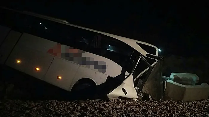 adanada-yolcu-otobusu-devrildi-4u-agir-23-yarali-1647630142446.jpg Adana’da feci kaza! Yolcu otobüsü devrildi: 4’ü ağır 23 yaralı - 1