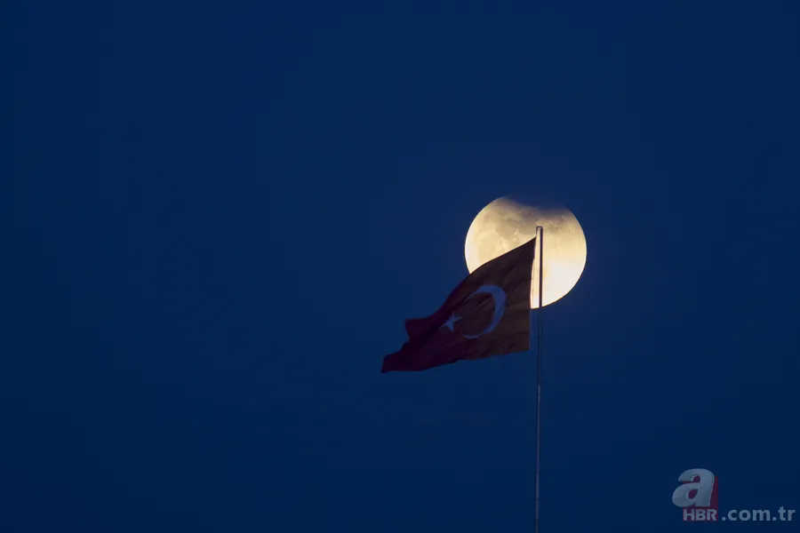 'Süper Kanlı Mavi Ay Tutulması' görsel şölen oluşturdu 22