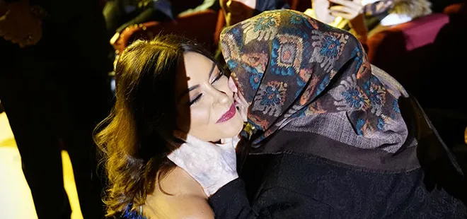 Zara sahnede gözyaşlarını tutamadı