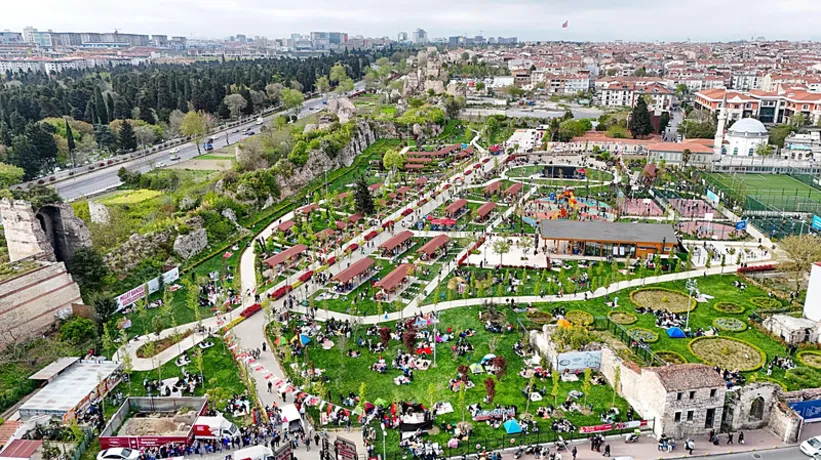 Vatandaş depremde Millet Bahçelerine sığındı! Yeşil alanlar halkın evi oldu