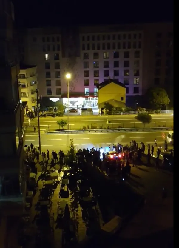 1661294080576.jpg Trabzonspor taraftarından Kopenhag'a gece yarısı hoş geldiniz partisi! Dev misilleme ile gece boyu otel önünü inlettiler - 2