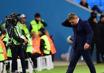 Ersun Yanal futbolcularla vedalaştı