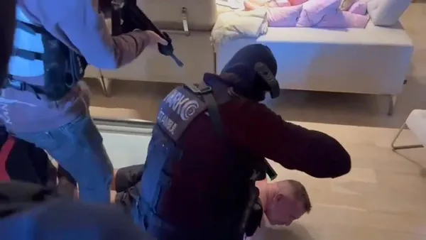 Kırmızı Bülten ile aranıyordu! İçişleri Bakanı Ali Yerlikaya duyurdu: Organize Suç Örgütü Elebaşı Eric Schroeder İstanbul’da yakalandı