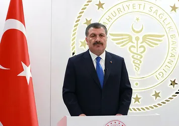 Sağlık Bakanı Fahrettin Koca aşı olmayan anne ve babalara seslendi! Her 4 kişiden 3'ü...