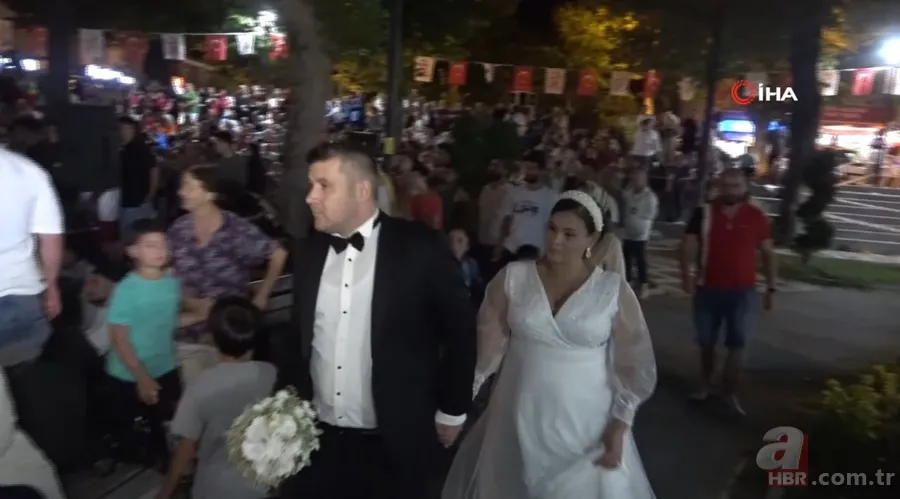 Zafer gecesi! Çeyrek finaldeyiz: Türkiye'nin dört bir yanında meydanlarda coşkulu kutlama | Milyonlar Milli Takım için tek yürek oldu 7