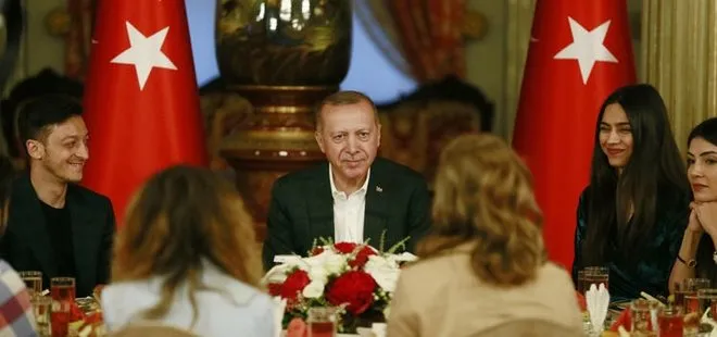 Başkan Erdoğan’ın iftar yemeğine Mesut Özil de katıldı