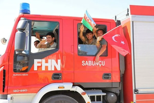 Azerbaycan'dan Türkiye'ye gelen 220 itfaiye eri daha yangınla mücadeleye destek verecek ''Biz kardeş Türkiyemiz'in yanındayız'' - 5