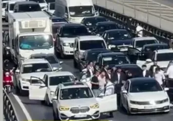 Bakan Yerlikaya Küçükçekmece'de yolu kapatanlardan 5 kişinin gözaltına alındığını açıkladı