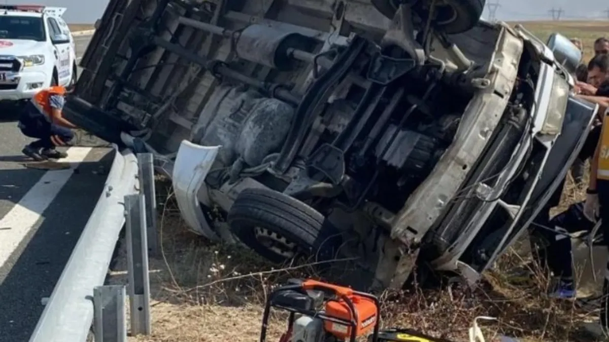 Korkunç kaza! Minibüs takla attı acı haber geldi