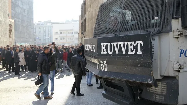Van'da gösteri ve yürüyüşler 15 gün yasaklandı - 1