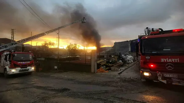 Kocaeli'de korkutan fabrika yangını - 3