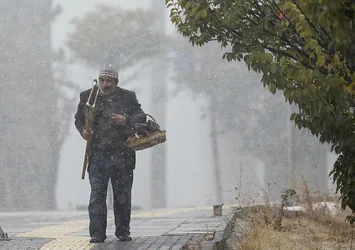 Başkente mevsimin ilk karı yağdı