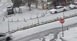 O ilde dolu yağışı! Beyaza boyandı
